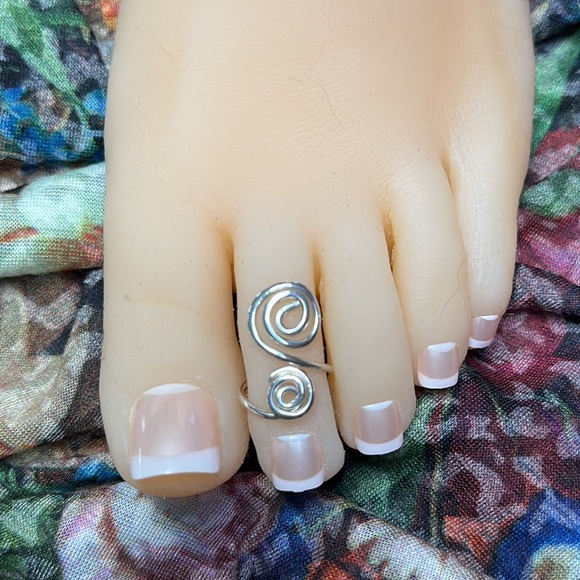 Sterling Silver Toe Ring- Adjustable Toe Ring- Unique- Midi/Knuckle Ring- Spiral - Picture 3 of 7